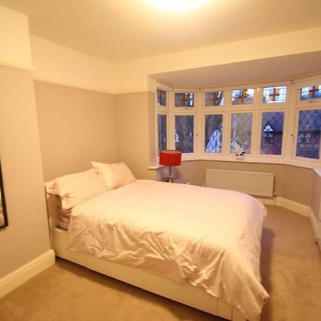 Oak Tree Villa London Bagian luar foto